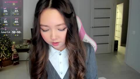 Snapshot of fluffy_rose chatting on 12-14-25, 04:07 Rose online show from 12-14-25, 04:07