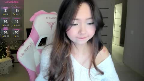 Snapshot of fluffy_rose chatting on 12-17-25, 02:06 Rose online show from 12-17-25, 02:06