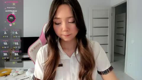 Snapshot of fluffy_rose chatting on 04-18-26, 03:21 Rose online show from 04-18-26, 03:21