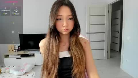 Snapshot of fluffy_rose chatting on 04-24-26, 04:15 Rose online show from 04-24-26, 04:15