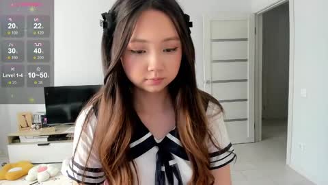 Snapshot of fluffy_rose chatting on 04-27-26, 04:43 Rose online show from 04-27-26, 04:43