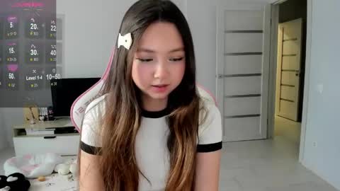 Snapshot of fluffy_rose chatting on 05-13-26, 04:21 Rose online show from 05-13-26, 04:21