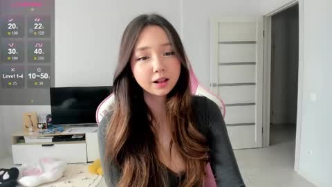 Snapshot of fluffy_rose chatting on 05-19-26, 04:08 Rose online show from 05-19-26, 04:08