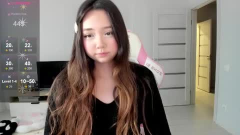Snapshot of fluffy_rose chatting on 05-21-26, 03:02 Rose online show from 05-21-26, 03:02