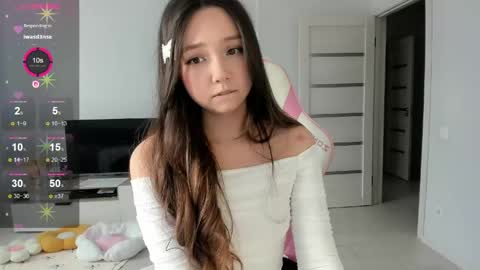 Snapshot of fluffy_rose chatting on 05-25-26, 03:45 Rose online show from 05-25-26, 03:45