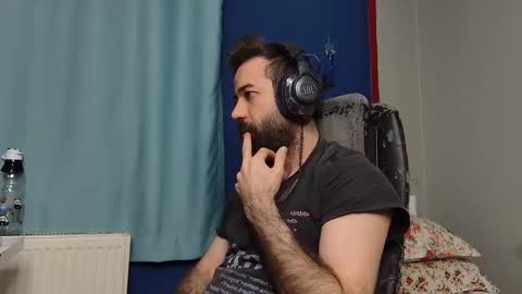 Snapshot of flycb chatting on 11-12-25, 08:19 Fly online show from 11-12-25, 08:19