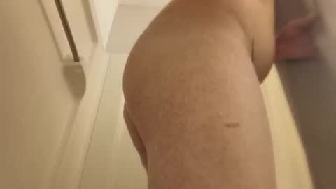 Snapshot of flypanda26 chatting on 03-22-26, 01:20 Femboyhunglikeahorse online show from 03-22-26, 01:20