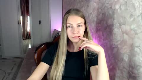 Molli  Ready for any play with you. Hottest show in pvt  Help a student earn big tokens  online show from 10-16-25, 02:18