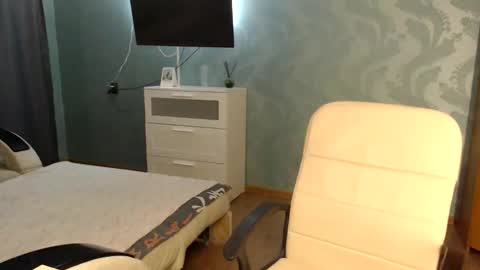 Molli  Ready for any play with you. Hottest show in pvt  Help a student earn big tokens  online show from 04-20-26, 11:28