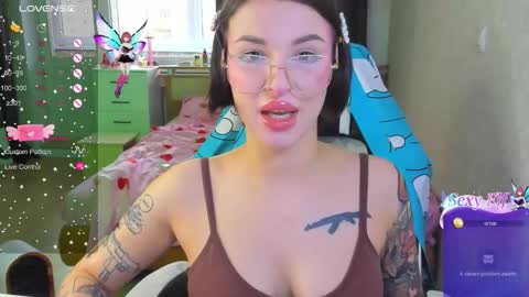 Snapshot of folinskaayaa chatting on 12-14-25, 06:19 folinskaayaa online show from 12-14-25, 06:19