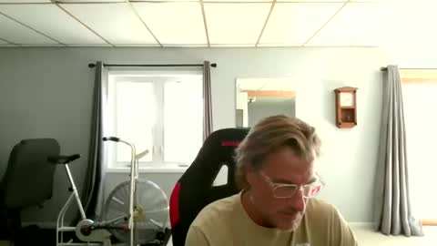 foodforcatfists online show from 02-12-26, 08:37