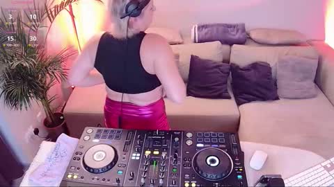 Forbidden Kitty online show from 11-08-25, 04:07
