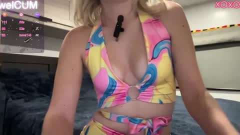 Elaine online show from 01-30-25, 01:44