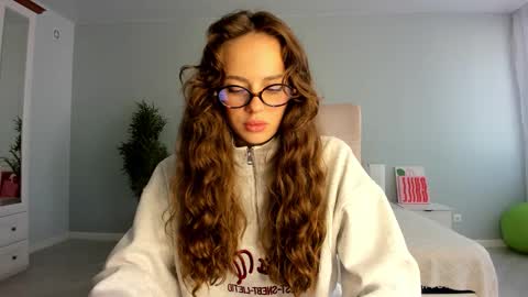 Kira online show from 09-17-25, 01:07