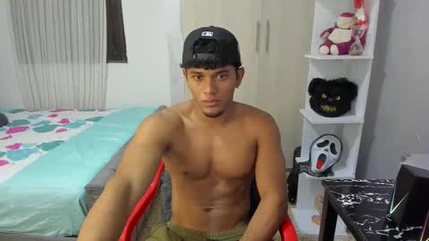 Snapshot of fox_evans chatting on 11-04-25, 08:19 Fox online show from 11-04-25, 08:19