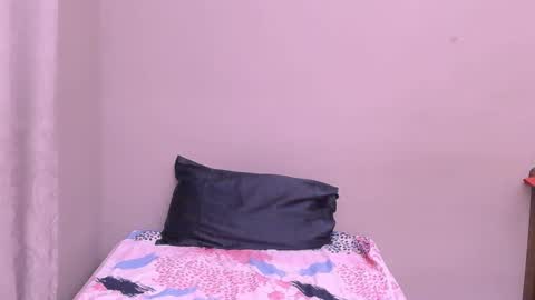 Snapshot of fox_off2 chatting on 12-14-24, 11:01 fox_off2 online show from 12-14-24, 11:01