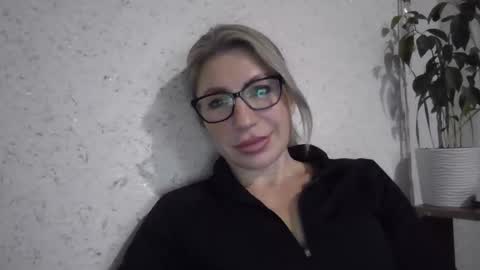 fox_red_lady7 online show from 12-20-25, 10:22