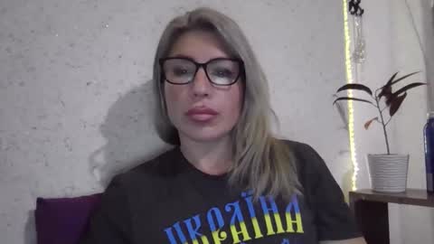 fox_red_lady7 online show from 01-09-26, 04:43