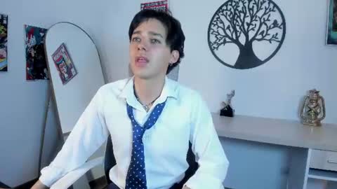 Snapshot of fox_white_ chatting on 06-30-26, 06:20 . FOX WHITE . online show from 06-30-26, 06:20