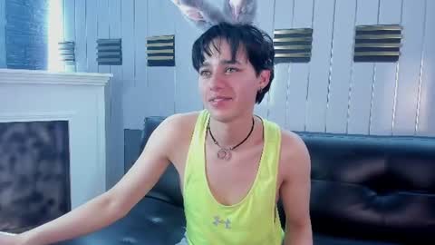 Snapshot of fox_white_ chatting on 07-16-26, 06:36 . FOX WHITE . online show from 07-16-26, 06:36