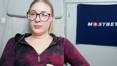 Snapshot of foxeslovefoxes chatting on 01-12-25, 05:22 CUSTOM PHOTOS AND VIDEOS - online show from 01-12-25, 05:22