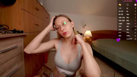 CUSTOM PHOTOS AND VIDEOS -  online show from 05-26-26, 10:00