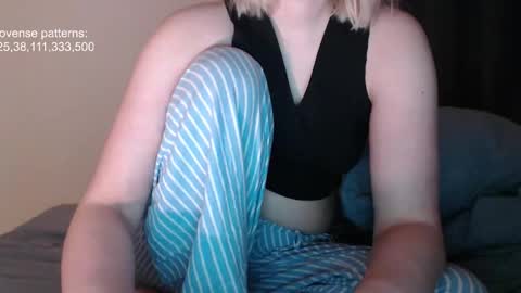 i am your baby Alien  online show from 11-27-25, 12:46