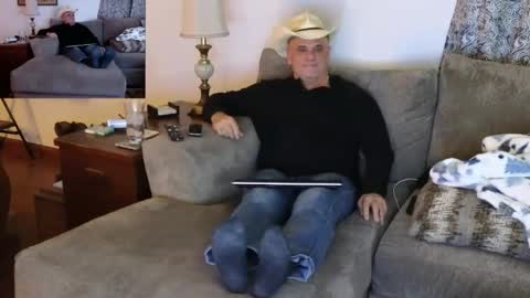 Hunter online show from 01-15-25, 03:22