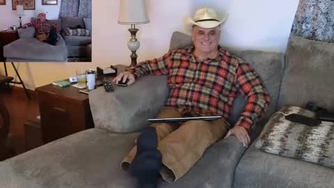 Hunter online show from 01-18-25, 04:15