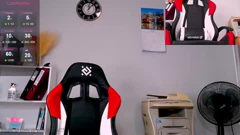 Snapshot of foxrinehelen chatting on 02-25-25, 04:53 Helen - My streams are Monday - Friday at 8 AM NY time online show from 02-25-25, 04:53