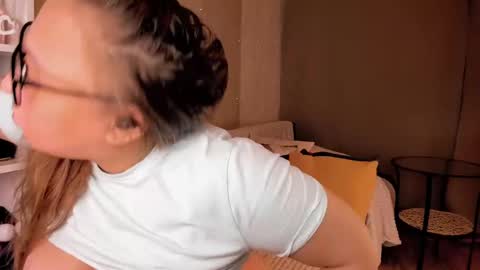 Snapshot of foxxxy__lady chatting on 02-05-25, 12:53 Kris online show from 02-05-25, 12:53