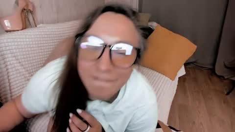 Snapshot of foxxxy__lady chatting on 03-10-25, 03:23 Kris online show from 03-10-25, 03:23