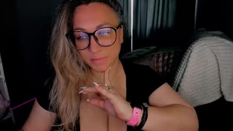 Snapshot of foxxxy__lady chatting on 09-19-25, 01:07 Kris online show from 09-19-25, 01:07