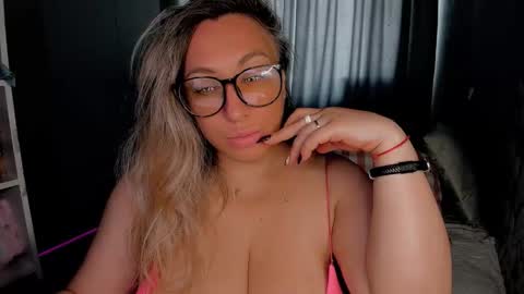 Snapshot of foxxxy__lady chatting on 09-27-25, 05:23 Kris online show from 09-27-25, 05:23