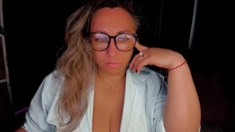 Snapshot of foxxxy__lady chatting on 09-29-25, 02:27 Kris online show from 09-29-25, 02:27