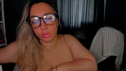 Snapshot of foxxxy__lady chatting on 10-11-25, 02:44 Kris online show from 10-11-25, 02:44