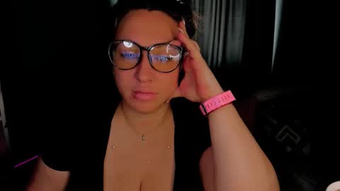 Snapshot of foxxxy__lady chatting on 10-27-25, 03:10 Kris online show from 10-27-25, 03:10