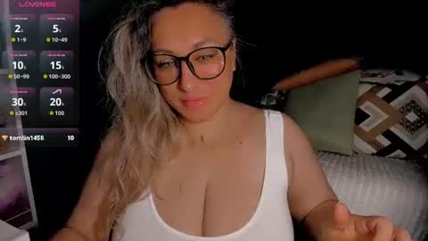 Snapshot of foxxxy__lady chatting on 06-14-26, 02:57 Kris online show from 06-14-26, 02:57