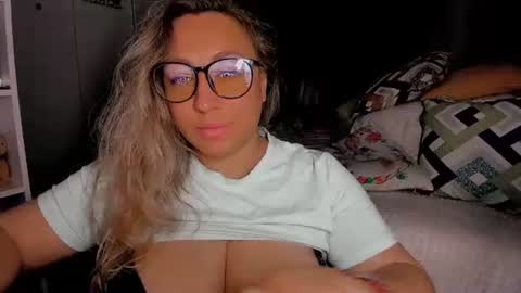 Snapshot of foxxxy__lady chatting on 06-25-26, 02:00 Kris online show from 06-25-26, 02:00