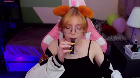 Snapshot of foxxxypolly chatting on 06-07-26, 05:33 Polly online show from 06-07-26, 05:33