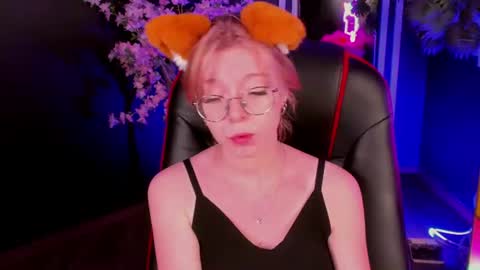 Snapshot of foxxxypolly chatting on 07-14-26, 05:12 Polly online show from 07-14-26, 05:12