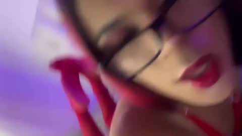 Snapshot of foxxy_angel chatting on 05-30-26, 08:06 Santi online show from 05-30-26, 08:06