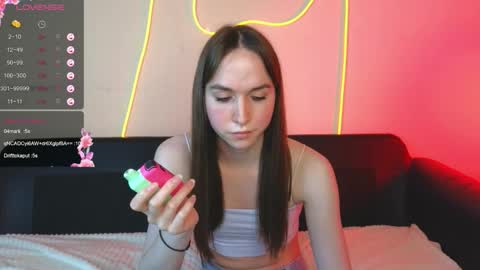 Snapshot of foxxy_girl_ chatting on 09-11-25, 05:02 andice online show from 09-11-25, 05:02