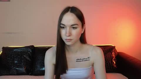 Snapshot of foxxy_girl_ chatting on 09-24-25, 12:08 andice online show from 09-24-25, 12:08