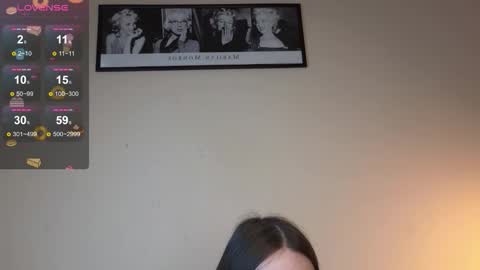 Snapshot of foxxy_girl_ chatting on 09-28-25, 05:46 andice online show from 09-28-25, 05:46