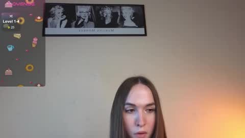 Snapshot of foxxy_girl_ chatting on 09-29-25, 05:40 andice online show from 09-29-25, 05:40