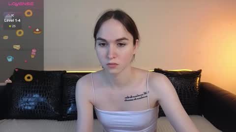 Snapshot of foxxy_girl_ chatting on 09-30-25, 05:45 andice online show from 09-30-25, 05:45