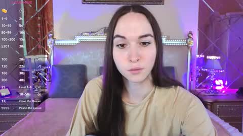 Snapshot of foxxy_girl_ chatting on 10-14-25, 06:36 andice online show from 10-14-25, 06:36