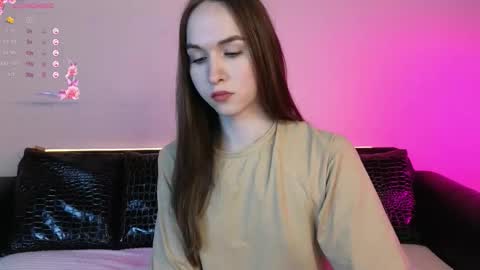 Snapshot of foxxy_girl_ chatting on 10-15-25, 05:51 andice online show from 10-15-25, 05:51