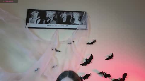 Snapshot of foxxy_girl_ chatting on 10-22-25, 06:46 andice online show from 10-22-25, 06:46